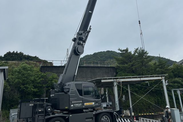 13tラフタークレーンによる揚重作業