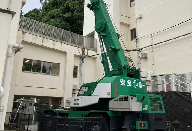 25tラフタークレーンによる作業